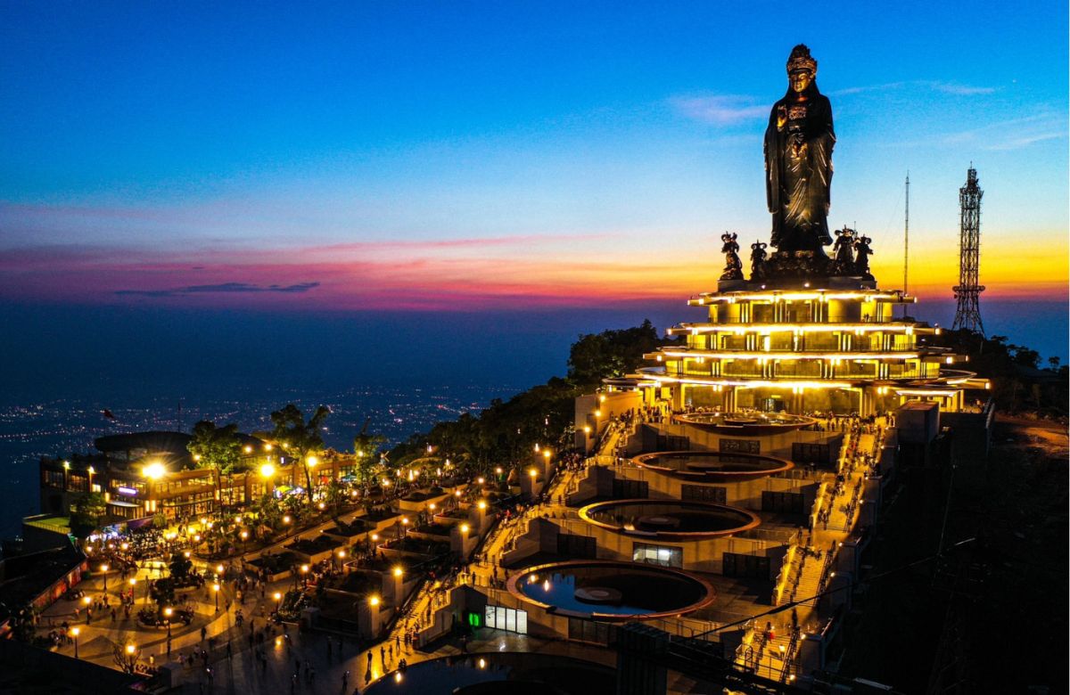 Núi Bà Đen Tây Ninh