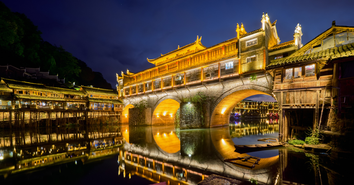 Cầu Hồng Kiểu - Phượng Hoàng Cổ Trấn